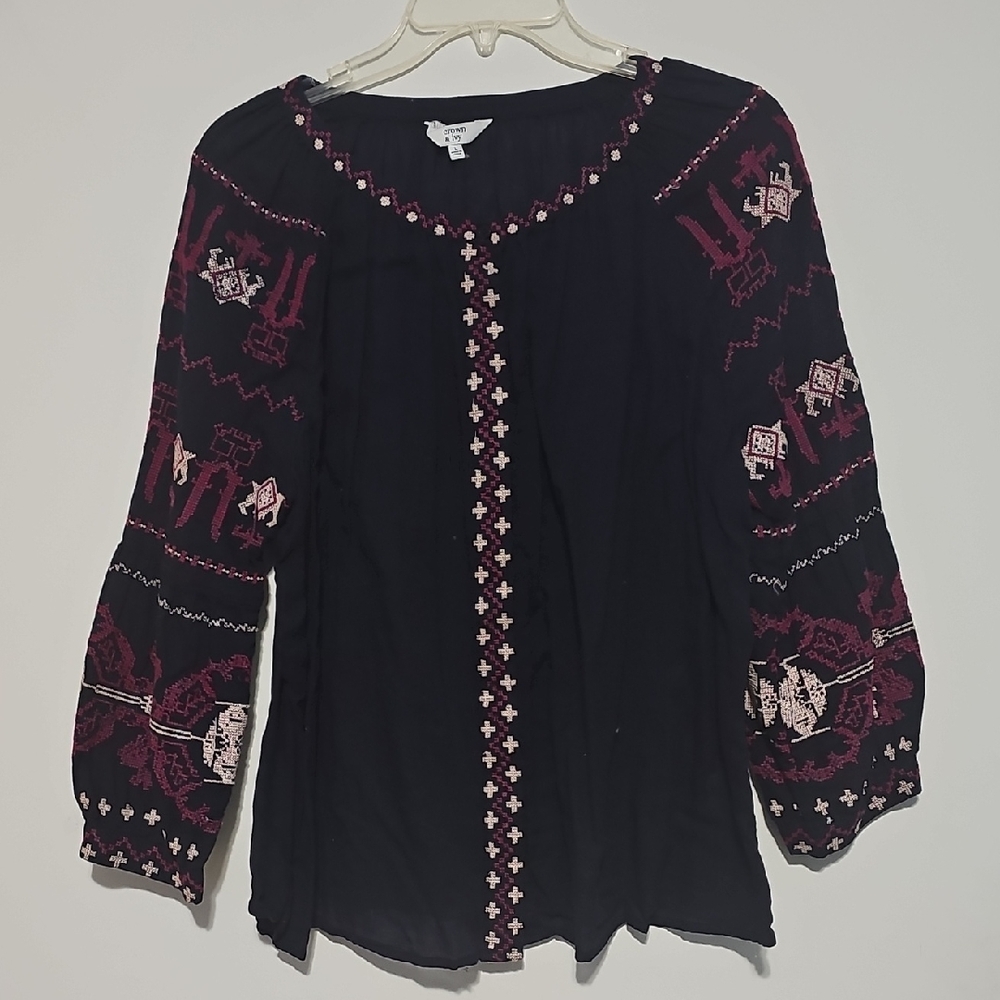Crown & Ivy Navy With Burgundy Embroidery Blouse with Relaxed Sleeves Sz Large